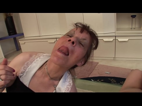 ❤️ Zwei Großmütter und ein Großvater haben einen Dreier ☑ Sex video bei uns ️❤
