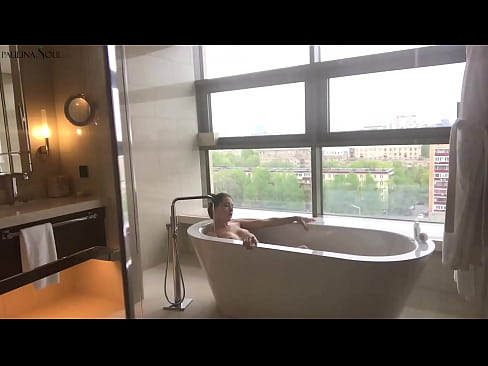 ❤️ Riesiges Babe wichst leidenschaftlich ihre Muschi im Badezimmer ☑ Sex video bei uns ️❤