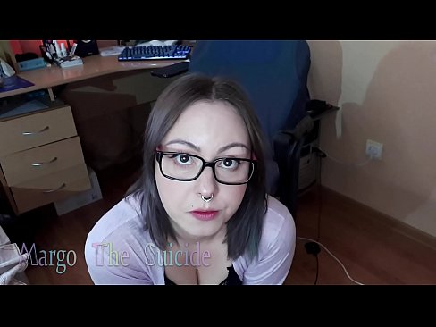 ❤️ Sexy Girl mit Brille saugt Dildo tief vor der Kamera ☑ Sex video bei uns ️❤