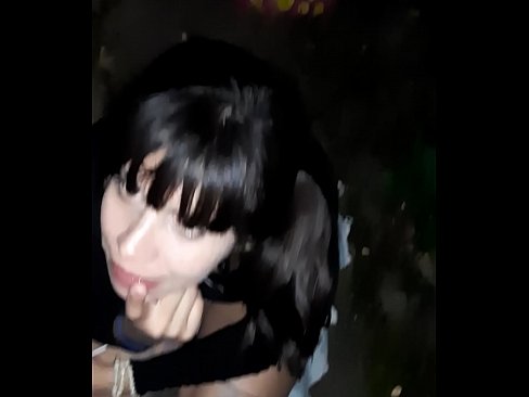 ❤️ Auf der Straße geschwollenen Penis im Austausch für Süßigkeiten ☑ Sex video bei uns ️❤