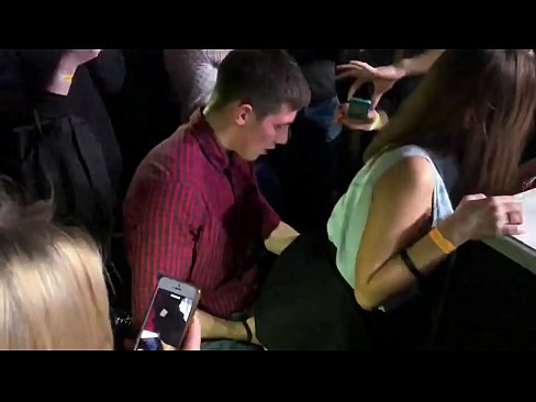 ❤️ Echter Sex in einem russischen Nachtclub. 18-jährige russische Mädchen in den Anus und Vagina gefickt in einem Nachtclub ☑ Sex video bei uns ️❤